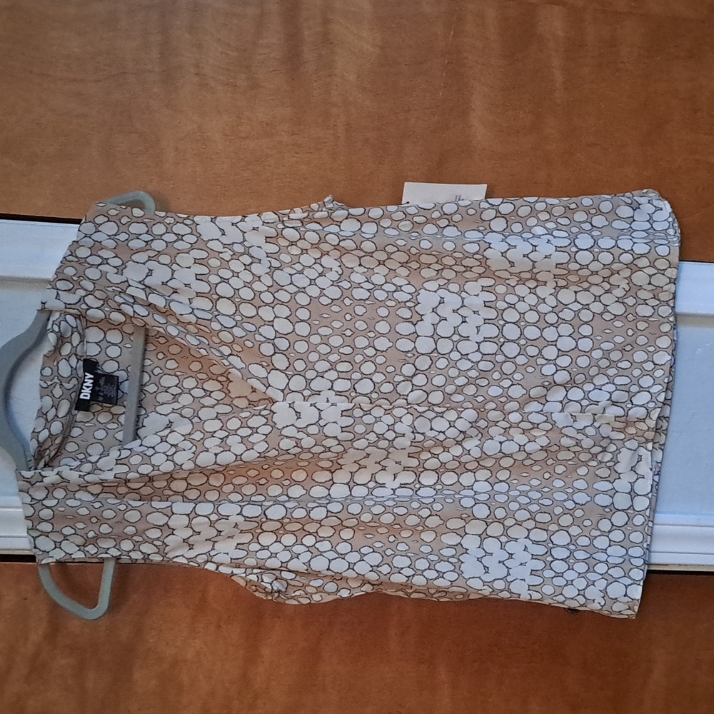 DKNY Beige and White Sleeveless Blouse